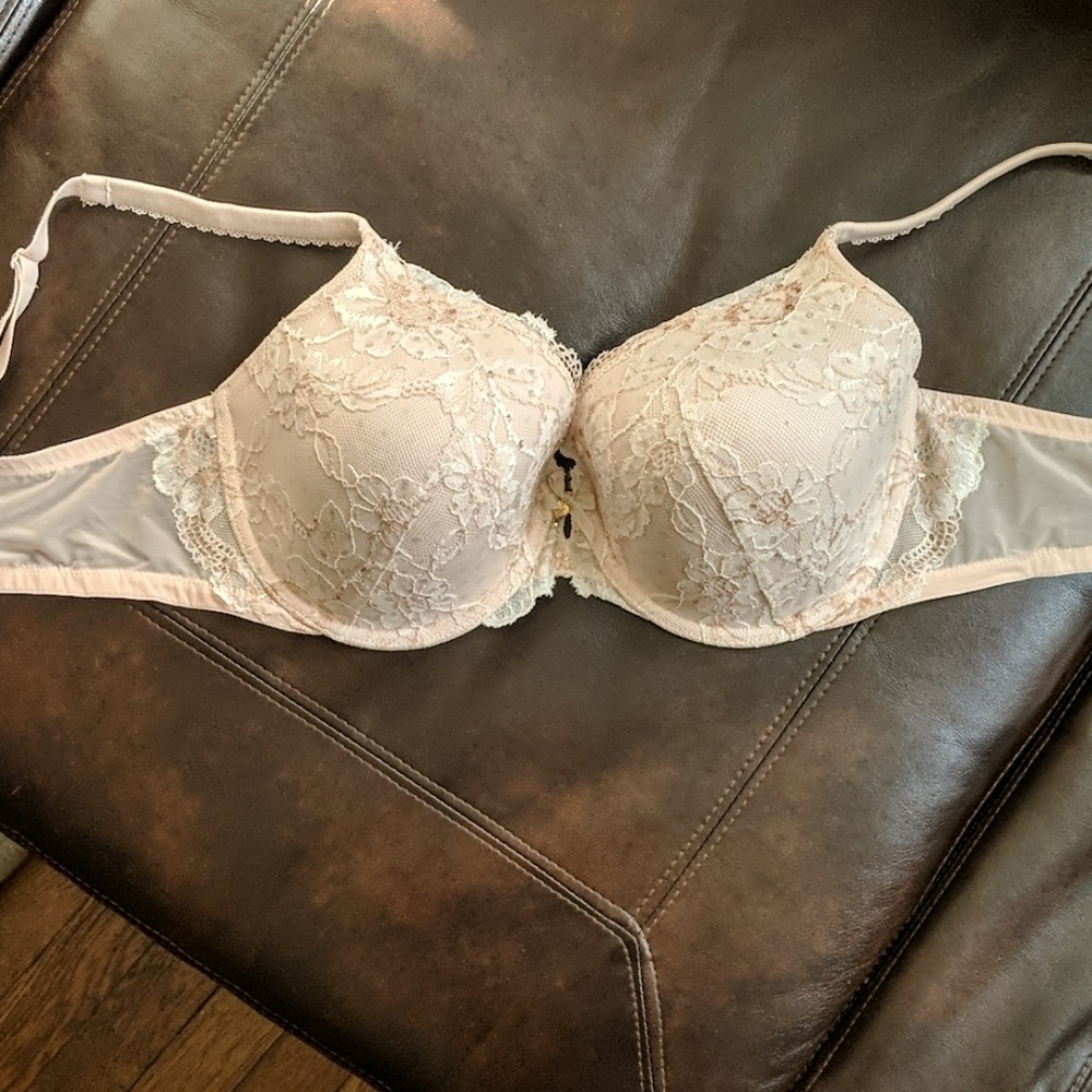 Light pink VS bra 34DDD